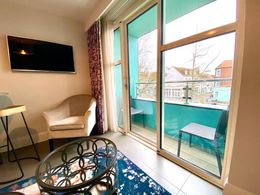 Stunning Apartment - 1 Minute Walk To Poole Quay - Great Location - Free Parking - Fast Wifi - Smart Tv - Newly Decorated - Sleeps Up To 2! Close To Poole & Bournemouth & Sandbanks Ngoại thất bức ảnh