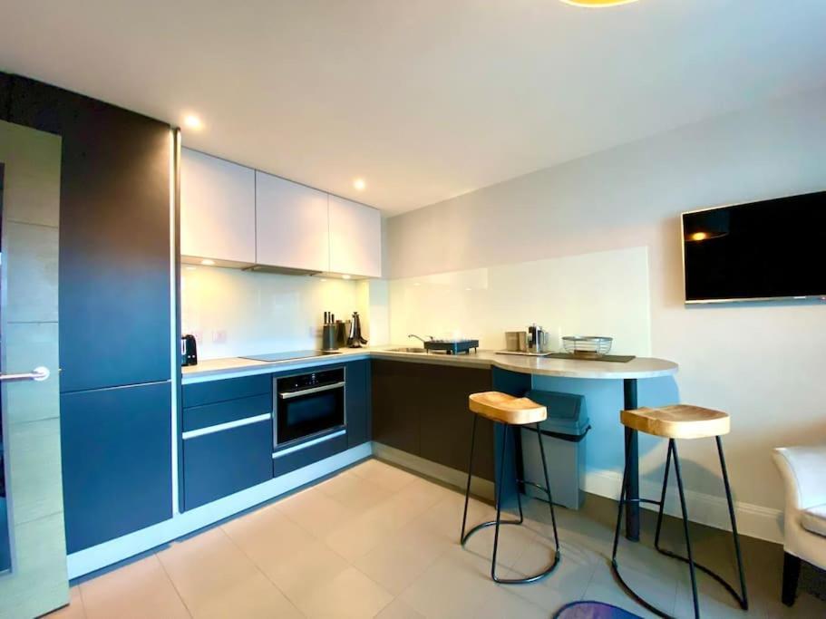 Stunning Apartment - 1 Minute Walk To Poole Quay - Great Location - Free Parking - Fast Wifi - Smart Tv - Newly Decorated - Sleeps Up To 2! Close To Poole & Bournemouth & Sandbanks Ngoại thất bức ảnh